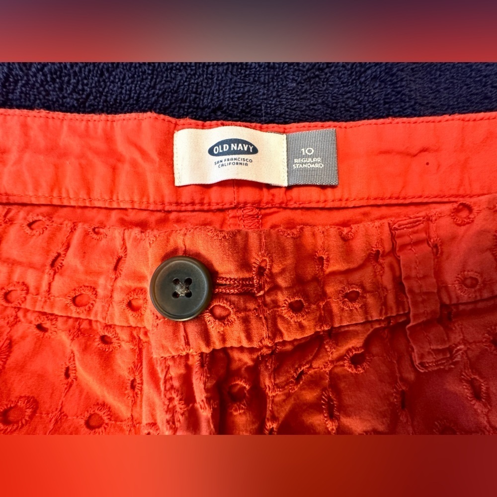 Old Navy Women's Orange Shorts - Picture 4 of 10